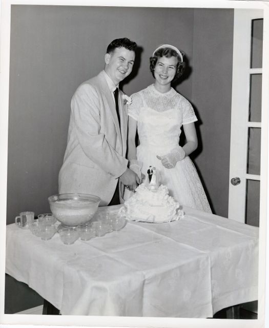 72 - PFAM! Huey & Marie Wedding  cake 1 9-13-15SCAN0090